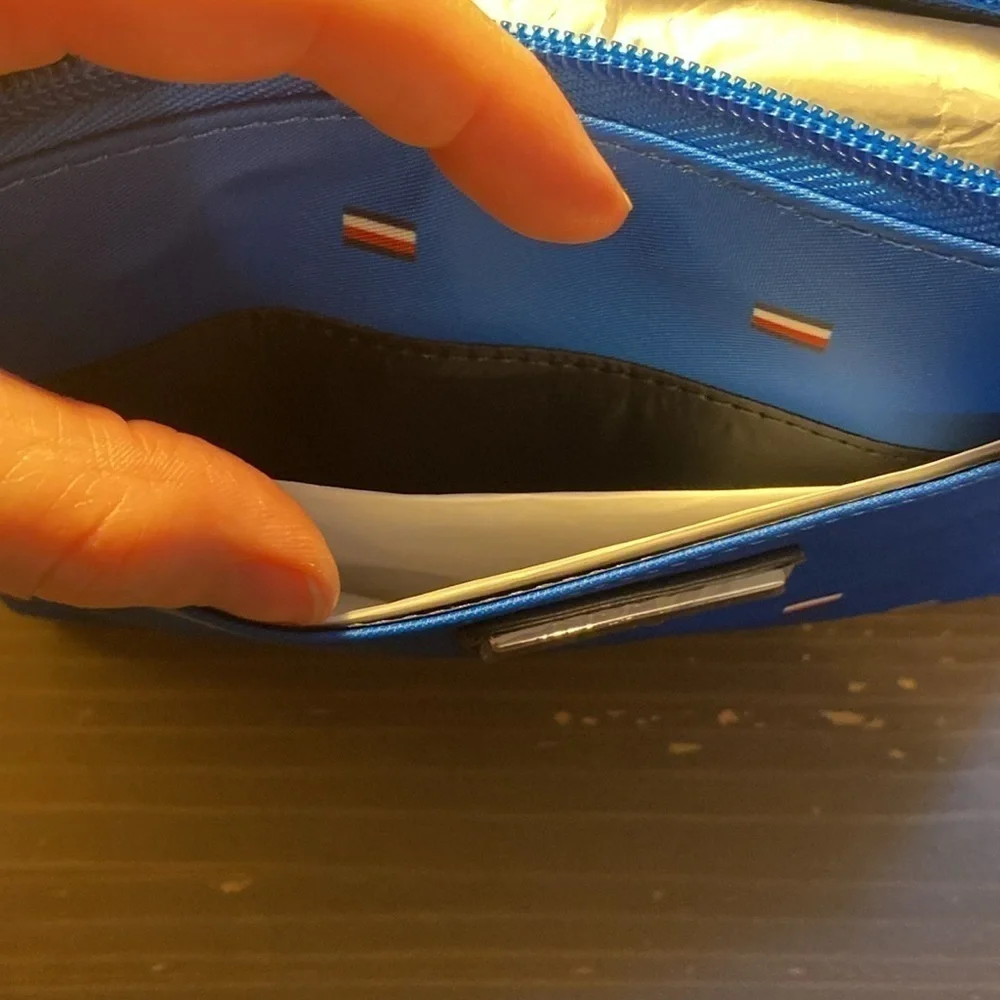 Tommy Hilfiger clutch with wrist strap blue - Picture 4 of 4